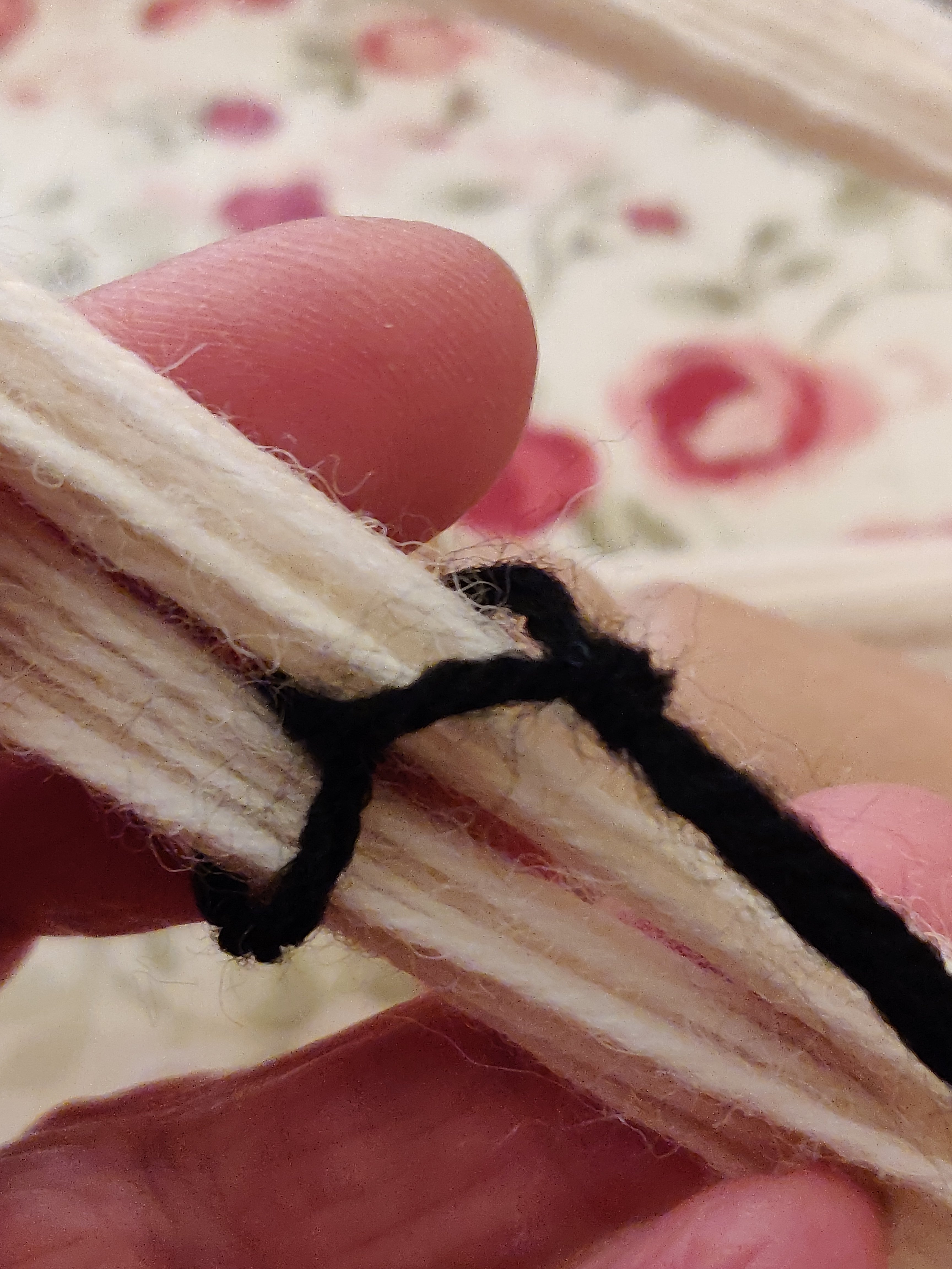 Tie the lease in a loose figure of eight around the threads