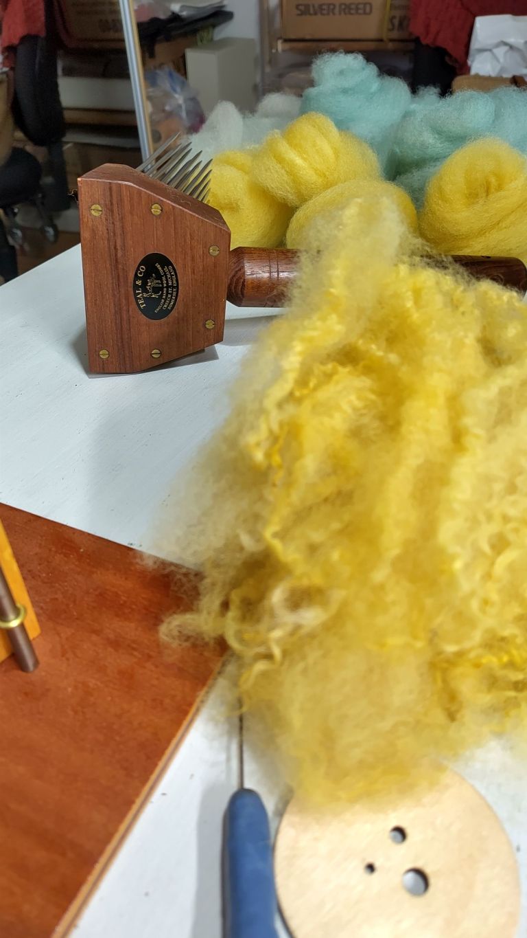 Wool combing with Peter Teal English Wool Combs – Vikki Haffenden